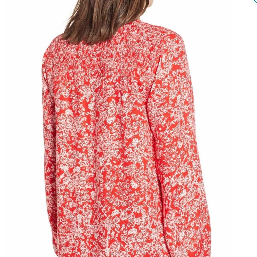 Hinge Women's Red/White Floral Garden Hi-Low Hem V-Neck Smocked Blouse sz XS - Picture 2 of 7
